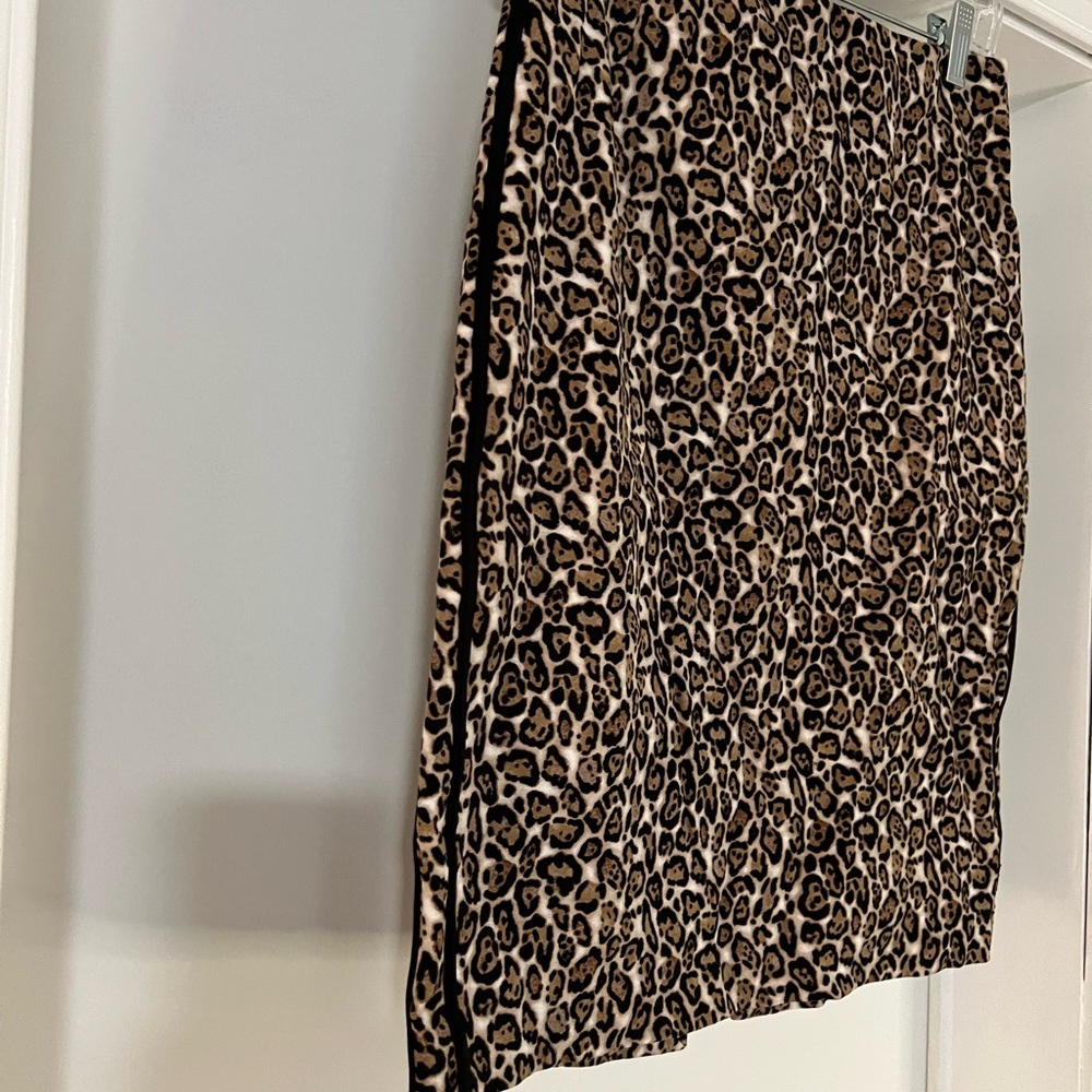 White House Black Market Women's 6 Leopard Print Stretch Lined Pencil Skirt - Picture 2 of 7